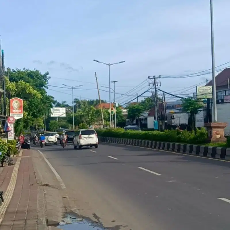 LAHAN DI KAWASAN KOMERSIL & JALAN UTAMA DI BYPASS NGURAH RAI, BALI