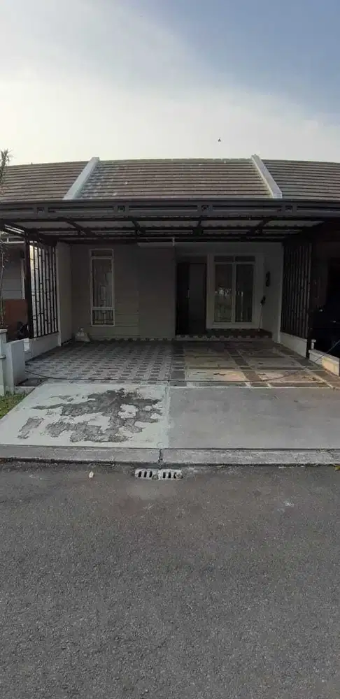 Disewakan Rumah Rapi Terawat Siap Huni di Suvarna Sutera, Ada AC