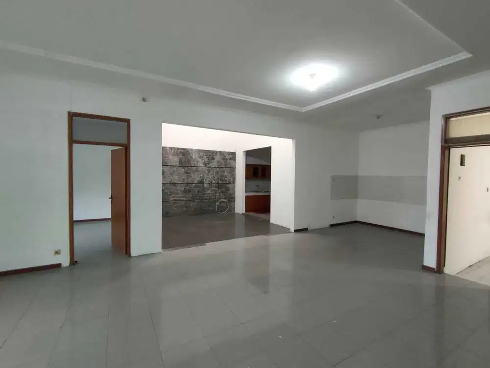 RUMAH LUAS Depan Taman NEGO SAMPAI JADI DI BATUNUNGGAL