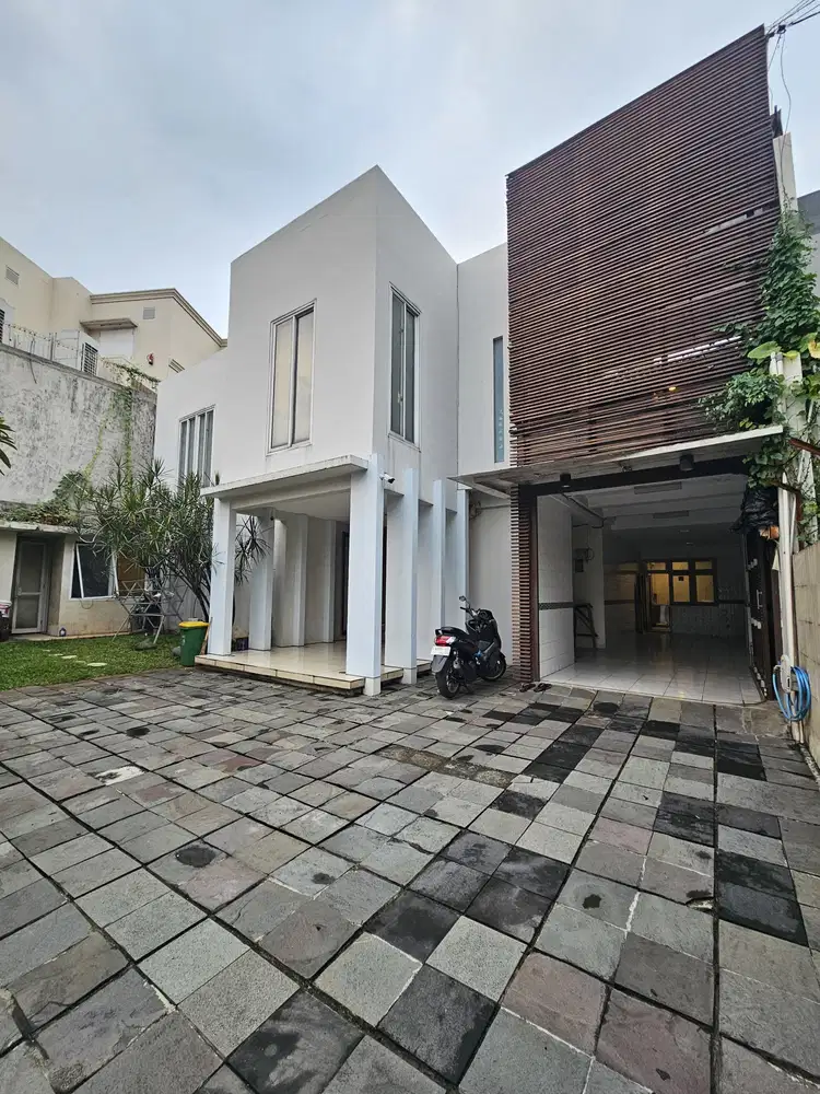 JUAL RUMAH COZY 2 LANTAI SIAP HUNI TULODONG BAWAH KEBAYORAN BARU