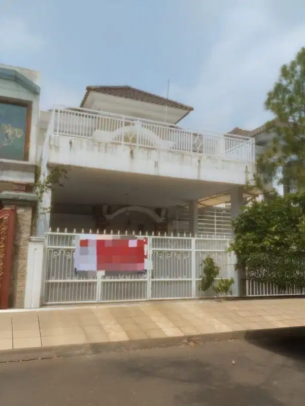 Rumah Cantik Dijual Cepat Fully Furnished di Royal Residence