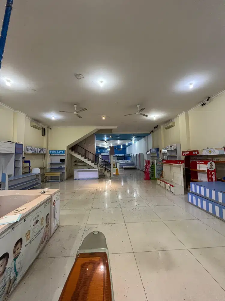 Di sewakan ruko megaboulevard harapan indah.lokasi pinggir.jalan