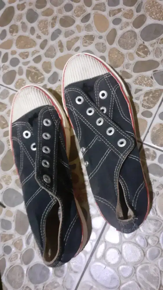 Jual sepatu bekas