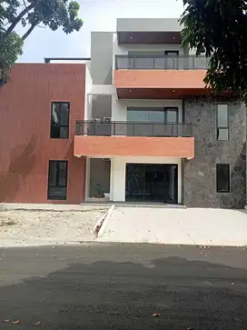 RUMAH MEWAH MODERN MINIMALIS DI ALAM SUTERA 3 LANTAI