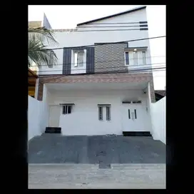 Rumah siap huni.. sudah renovasi..ceiling plafon tinggi