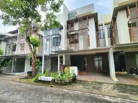 Rumah 3 lantai murah di Greenwich BSD