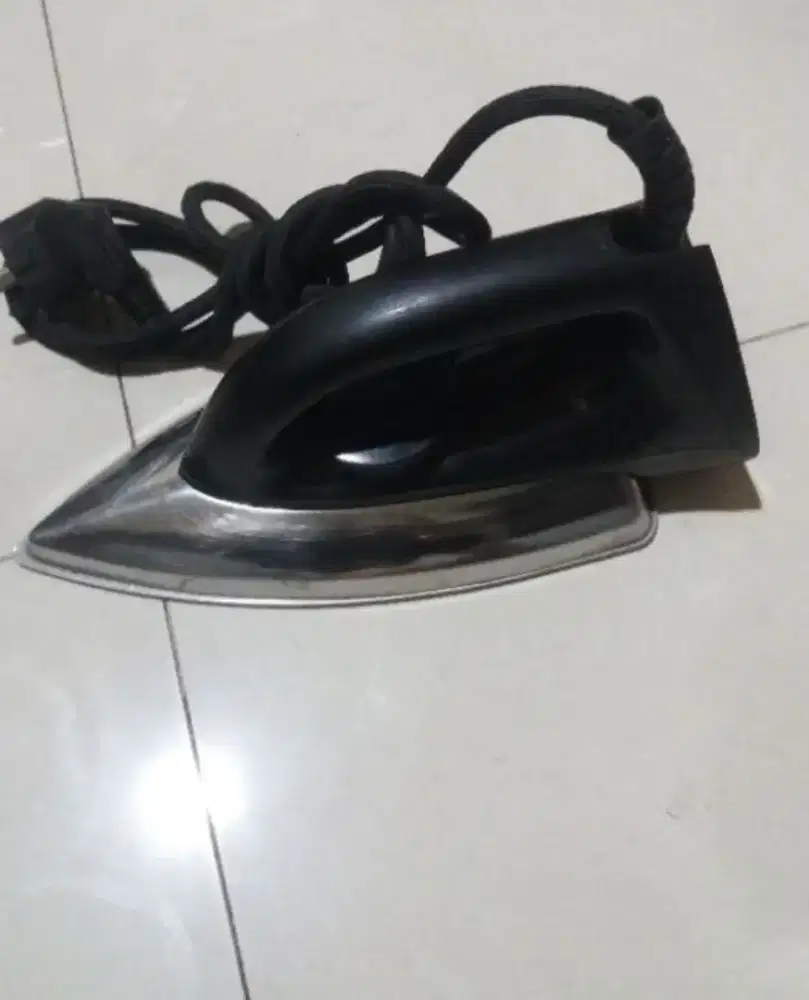 Philips HD 1173 Setrika - Hitam

ORI Termurah
