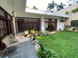 jual murah rumah rasa villa di setrasari indah, bandung