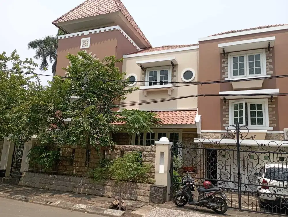 Dijual Rumah Hook 2,5 Lantai Bagus di Citra Garden 3, Jakarta Barat