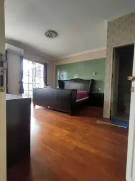 Disewakan Rumah 3 Lantai Di Gading Grande Kelapa Gading