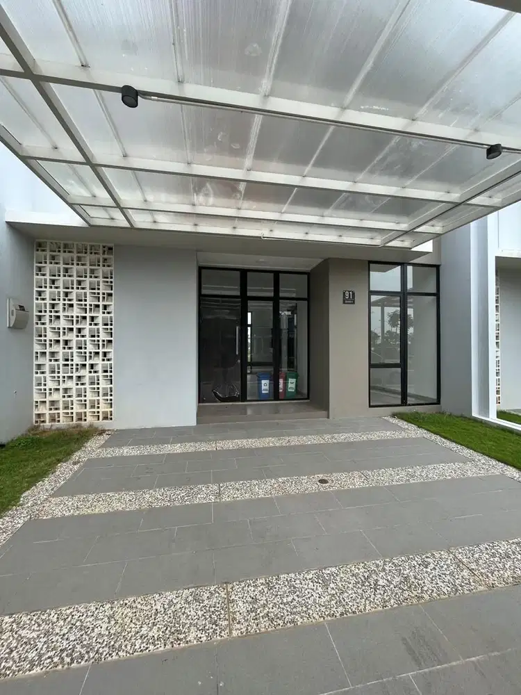 Rumah Hadap Danau di PIK 2 - Cluster Favorit 8x15 Murah