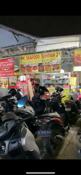 Lowongan Staf Seafood Tumpah 21