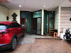 Rumah 2 lantai siap huni di gading elok raya luas 302m2 type 5KT Kelapa Gading