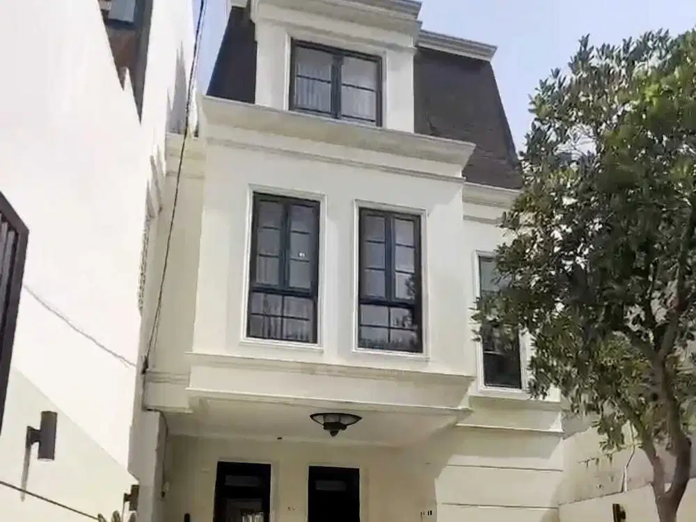 RUMAH MEWAH MODERN FULL FURNISH DI TAMAN LAGURA, CEMPAKA PUTIH
