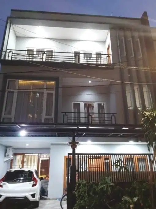 Dijual Rumah 3 lantai huni luas 9x15 135m2 type 5KT Sunter Jakarta Utara