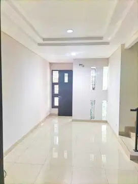 Murah! Rumah Siap Huni 2 Lantai di Pegangsaan Dua, Kelapa Gading