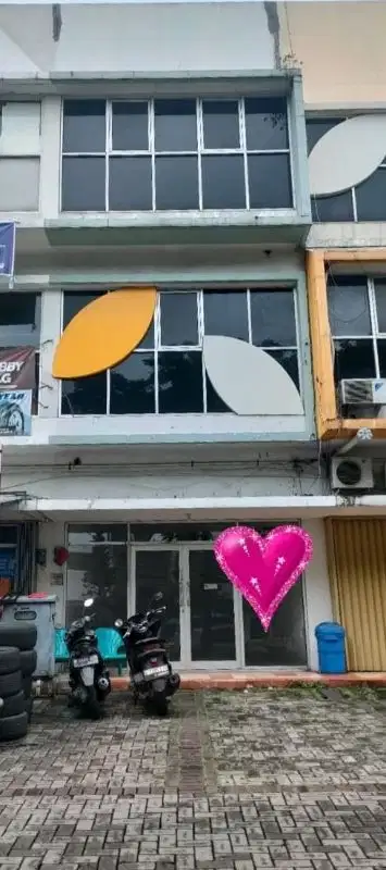 dijual ruko gadget lokasi bagus di  gading serpong