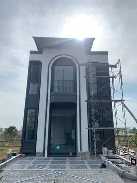 RUMAH BARU GRESS 2LT DI MANSION NINE, LAKARSANTRI - SURABAYA BARAT