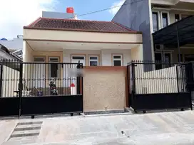 Rumah sudah direnovasi. bagus. Terang dan siap dihuni