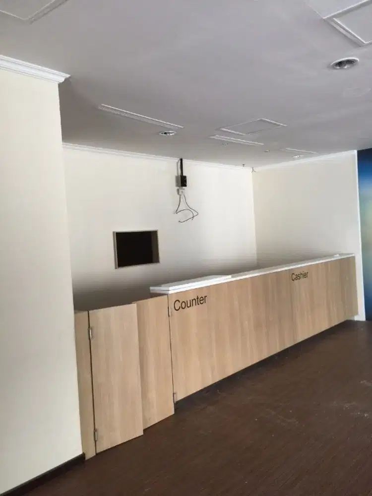 Jarang ada kantor apl, Open house, lokasi strategis