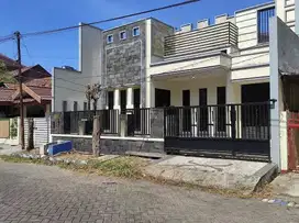 Bendul Merisi Selatan Baru Renov Siap Huni Row Jalan Lebar