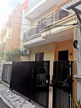 Rumah manggis tanjung duren 2.5 lantai semifurnish bebas banjir