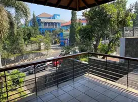 Turun Harga ! Rumah Lux Di Mainroad Area Dago Coblong Bandung Pusat Kota Lokasi Strategis Untuk Investasi