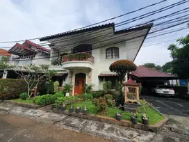 Villa Pejaten Townhouse, 3 Kamar Jual Harga BU. Jarang ada