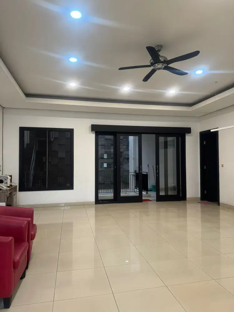 Dijual Rumah 3 Lantai Minimalis Cantik di Grisenda, Jakarta Utara