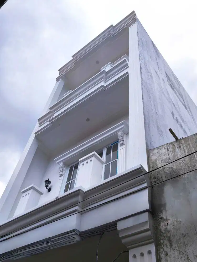 Dijual Rumah 3 Lantai Minimalis di Kelapa Dua, Kebon Jeruk