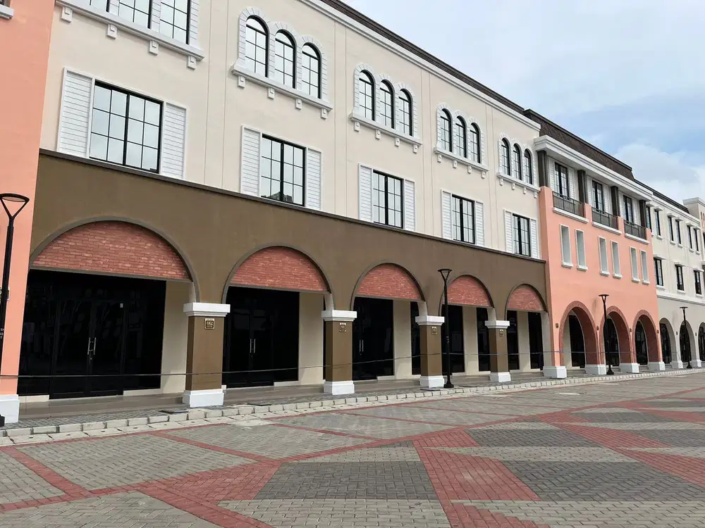 Dijual Ruko Bagus di Osaka Boulevard 2 Muka - 4.5x15m