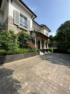 Dijual Rumah Spektakuler Bukit Golf Pondok Indah - Semi Furnished