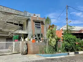 Dijual Rumah Mewah Dengan Taman Yang Terawat Daerah Antapani Bandung