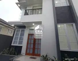 Rumah 2 lantai bagus terawat di Cilandak Tengah Jaksel