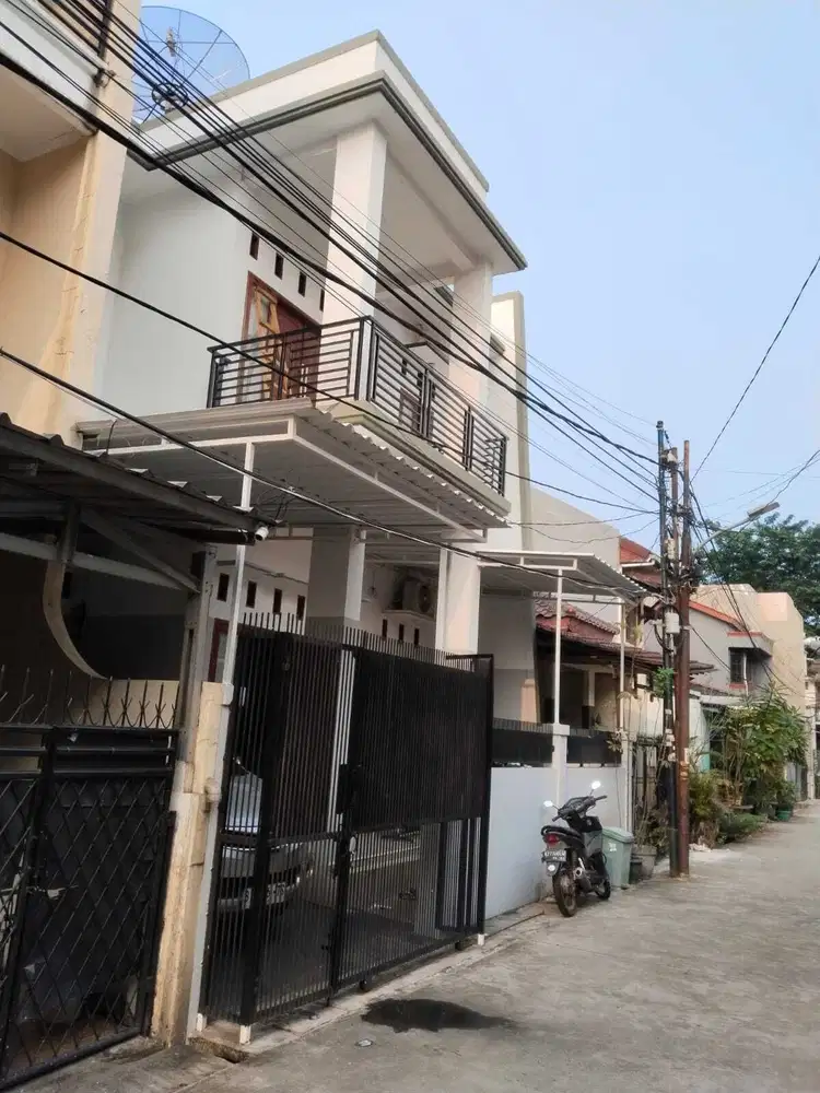 Dijual Rumah 3 Lantai Bagus di Kelapa Gading Timur, Jakarta Utara