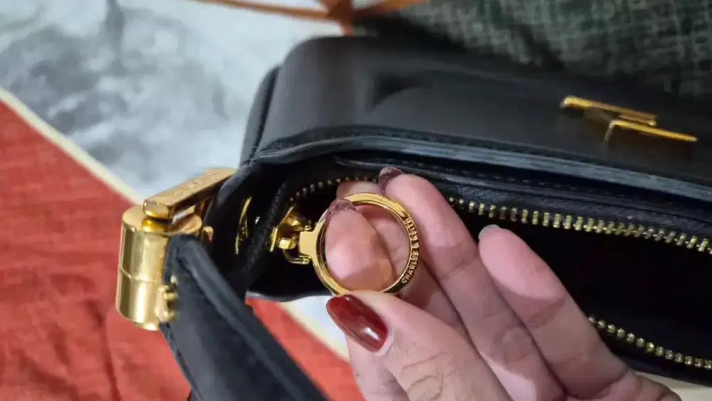 Tas charles and keith