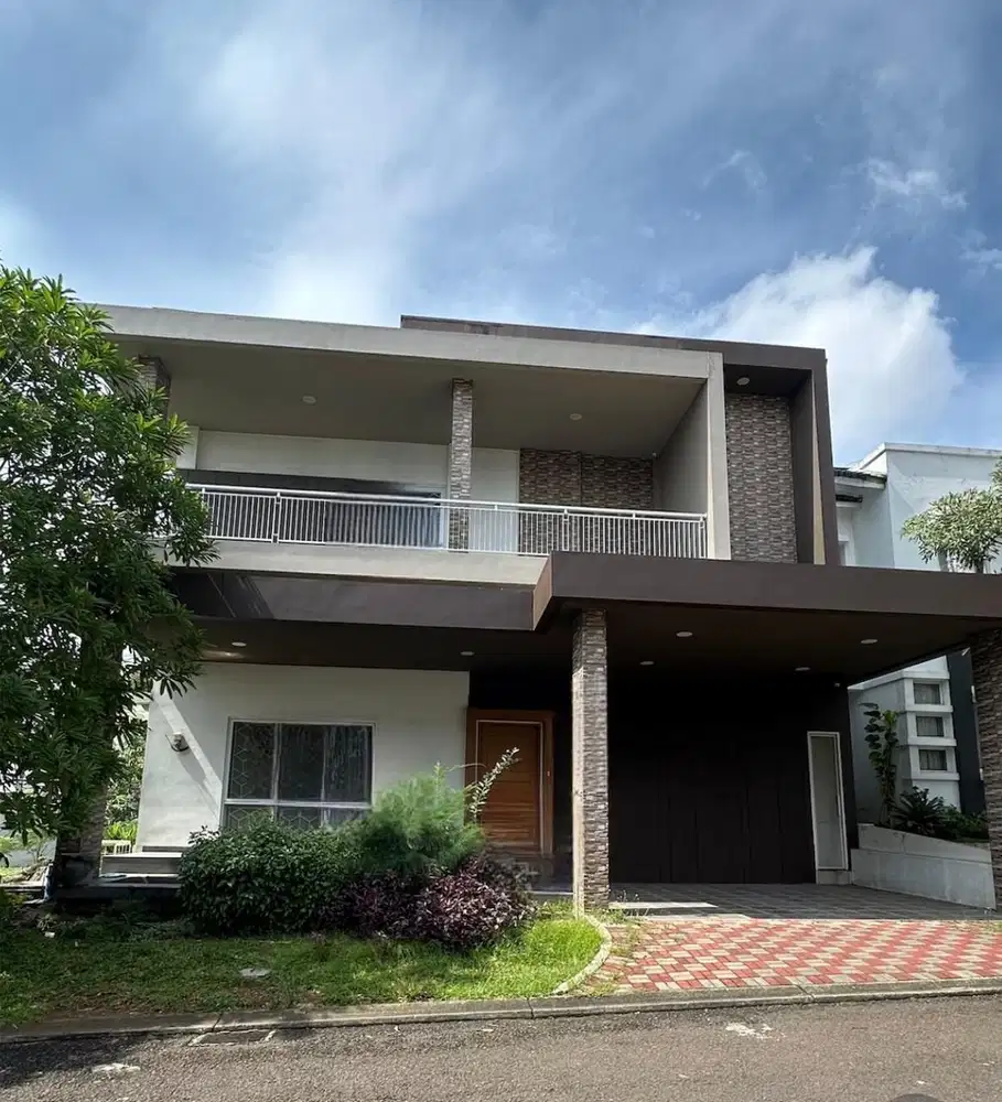 Dijual Rumah Cantik Hoek Bangunan Mandiri Di The Green, Bsd