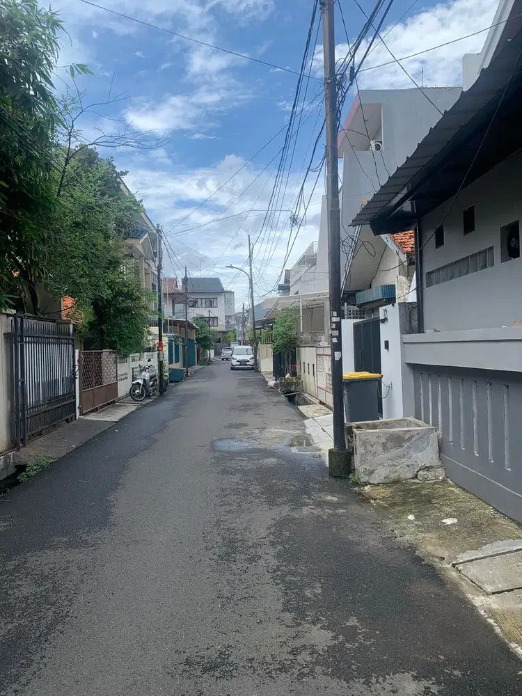 TURUN HARGA Rumah 2 lantai Lokasi Strategis Rawamangun