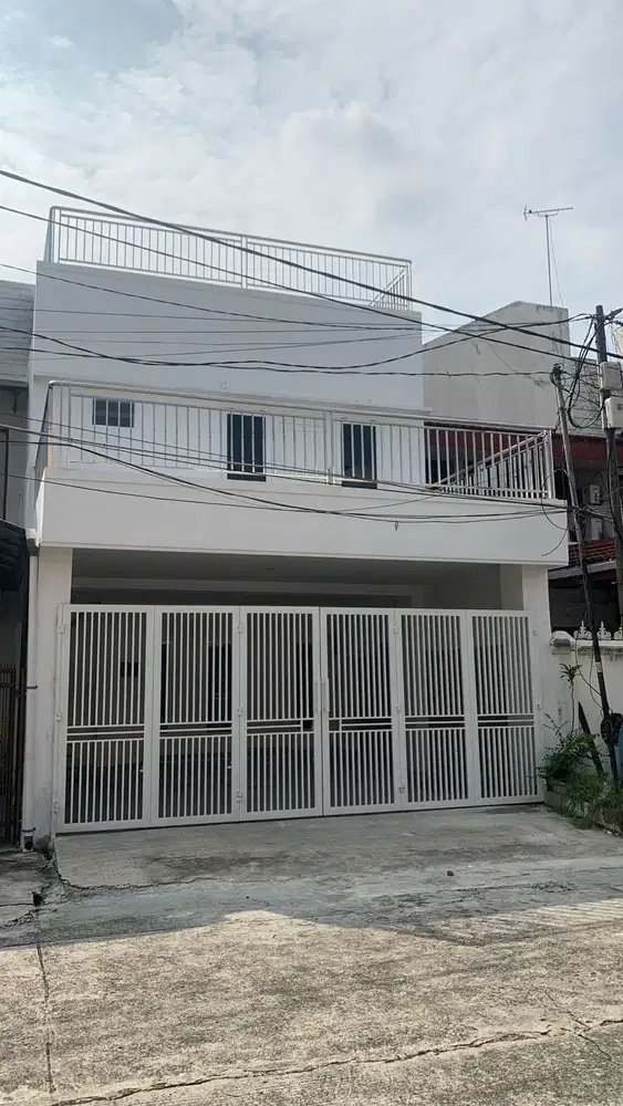 Dijual Rumah Baru 3 Lantai di Muara Karang XI, Jakarta Utara