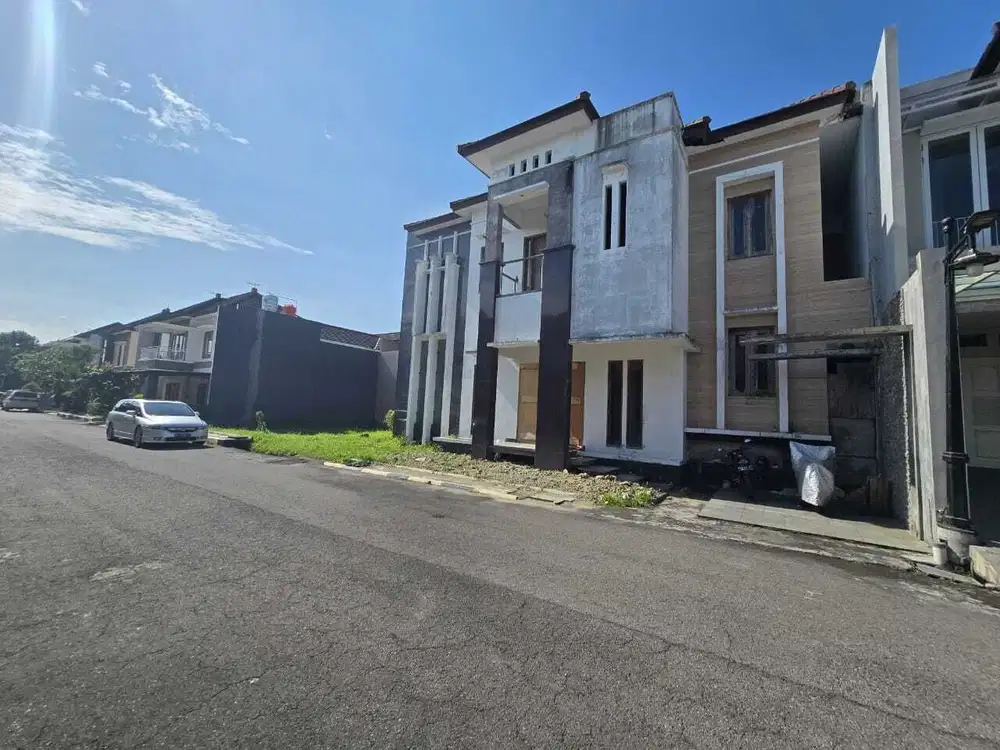Tanah dan Bangunan Rumah di Perumaham Lor In Residence Colomadu Solo