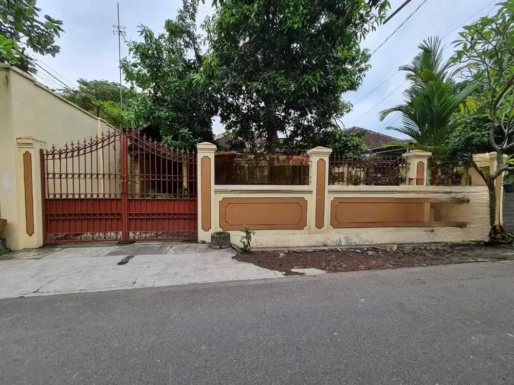 Rumah Hitung Tanah Tengah Kota Di Manahan Banjarsari Solo