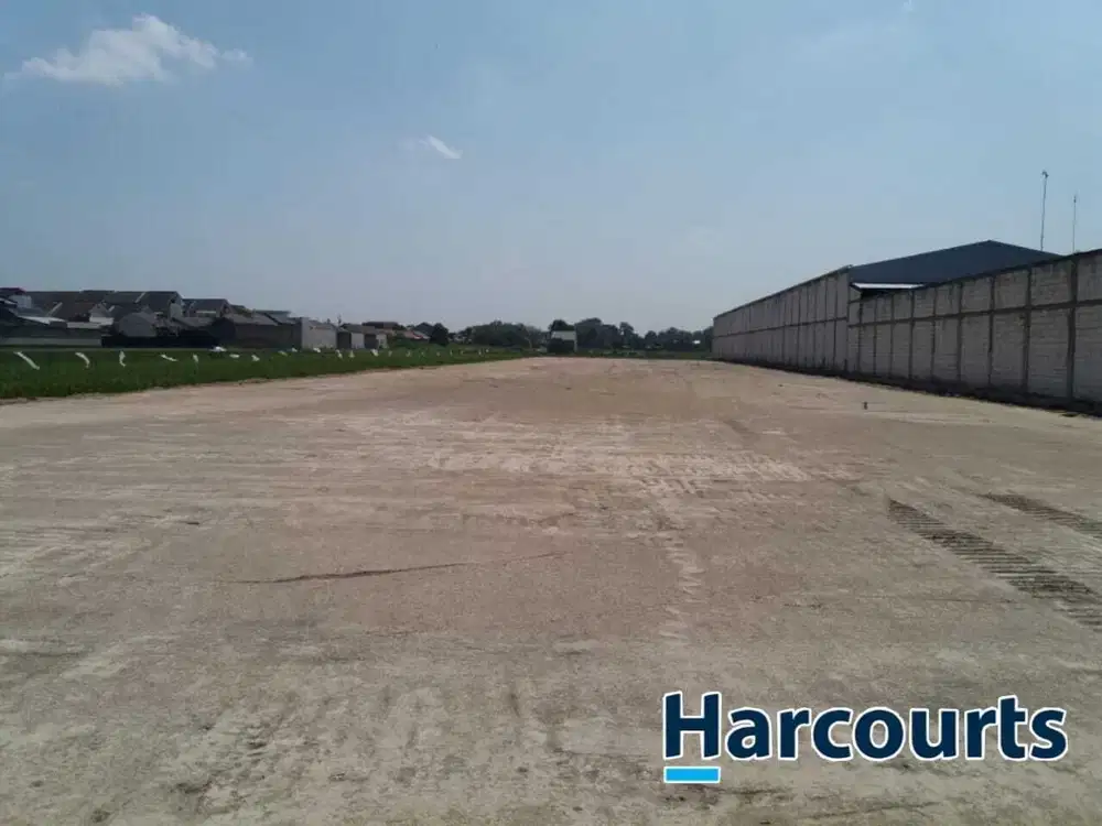 Tanah kering siap bangun dekat pintu toll Klodran Solo