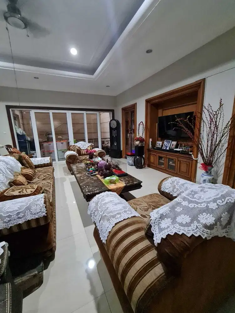 DIJUAL CEPAT   Rumah Taman Grisenda Luas 300 m2