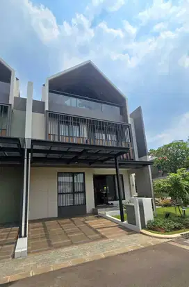 Rumah Cantik Full Furnished di Cluster Strozzi, Gading Serpong