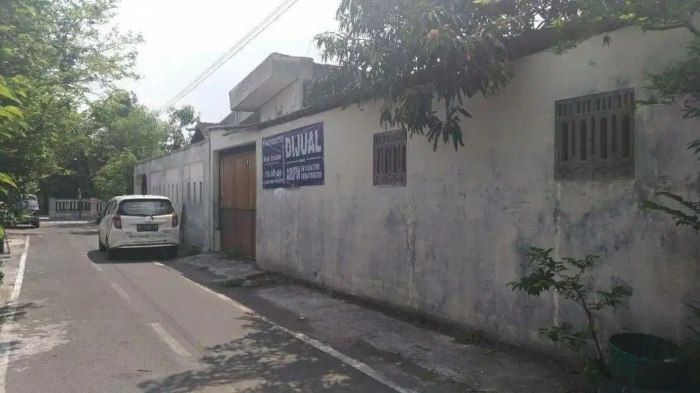 Rumah lama hitung tanah jalan mawar solo baru