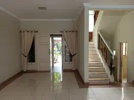 Dijual Rumah 2 Lantai di Cluster Crsytal, Gading Serpong