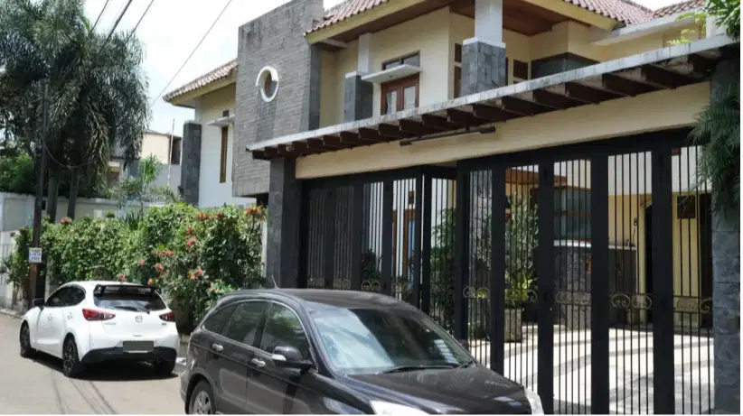 Rumah Mewah Strategis di Jl. BKR, Bandung