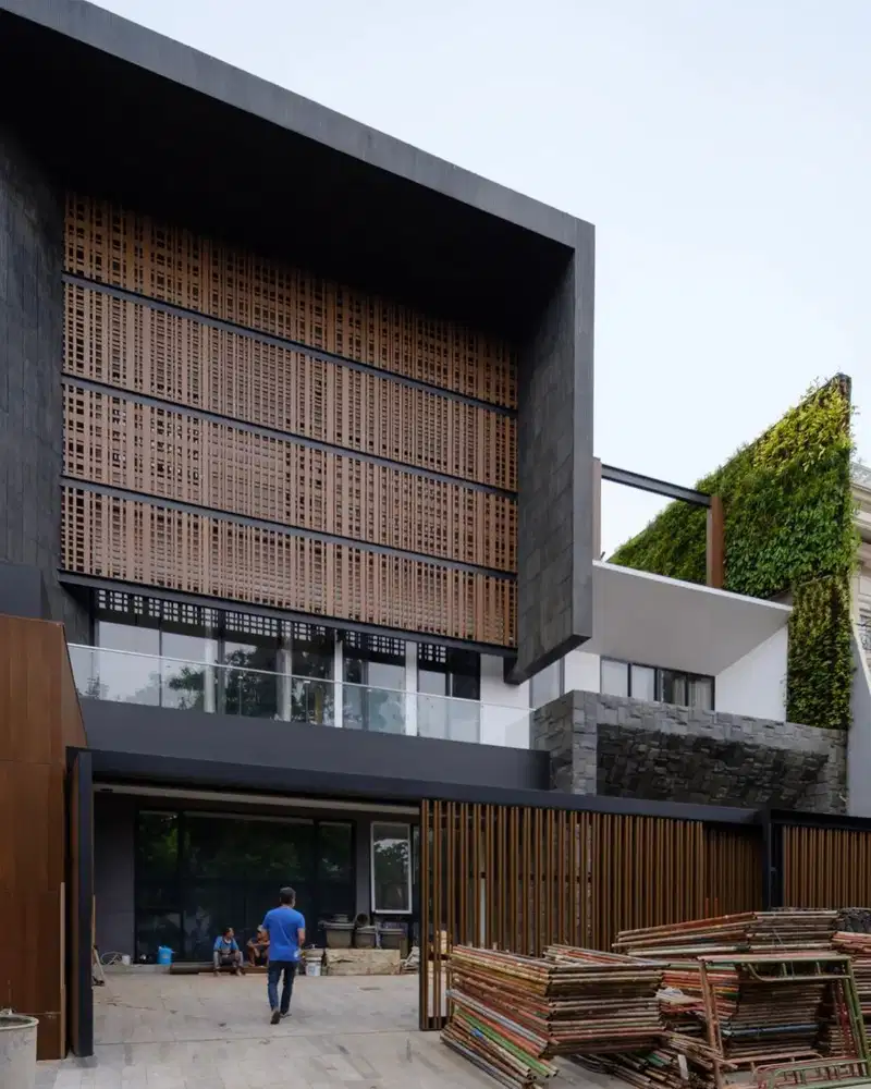 ADA LIFT & POOL   Rumah Trimaran Permai PIK Hadap Selatan