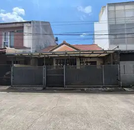Rumah Kondisi Terawat Nyaman Dihuni di Taman Kopo Indah 2