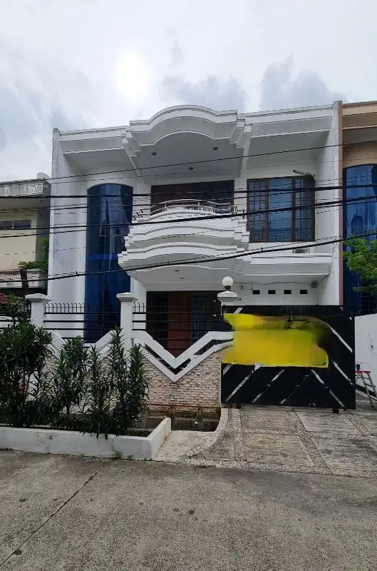 Rumah hdp timur dlm kompleks di Sunter jalan 3 mbl